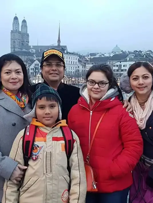 Nama Cut Keke sempat menjadi perbincangan saat menikah dengan Malik Bawazier. Pasalnya, pria yang berprofesi sebagai pengacara tersebut  masih memiliki istri sah. Cut Keke menjadi istri kedua. [Foto: Instagram/ @ofc_cutkekelovers_seindonesia]