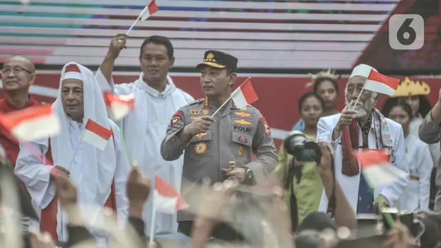 Suasana Kirab Bendera Merah Putih Raksasa