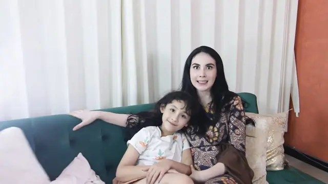 Pindah Rumah, Ini 7 Momen Arumi Bachsin Tata Kasur dan Sofa Baru Bersama Anak