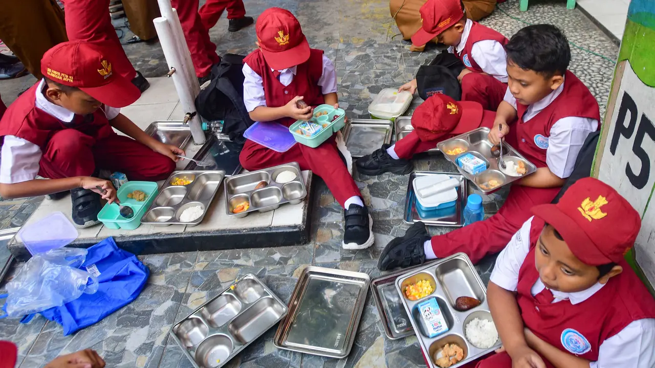 Siswa Kembali Menikmati Makan Bergizi Gratis