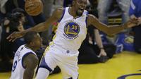 Kevin Durant saat melawan Cleveland Cavaliers  pada laga Final NBA, Kamis (1/6/2017) (AP Photo/Ben Margot)