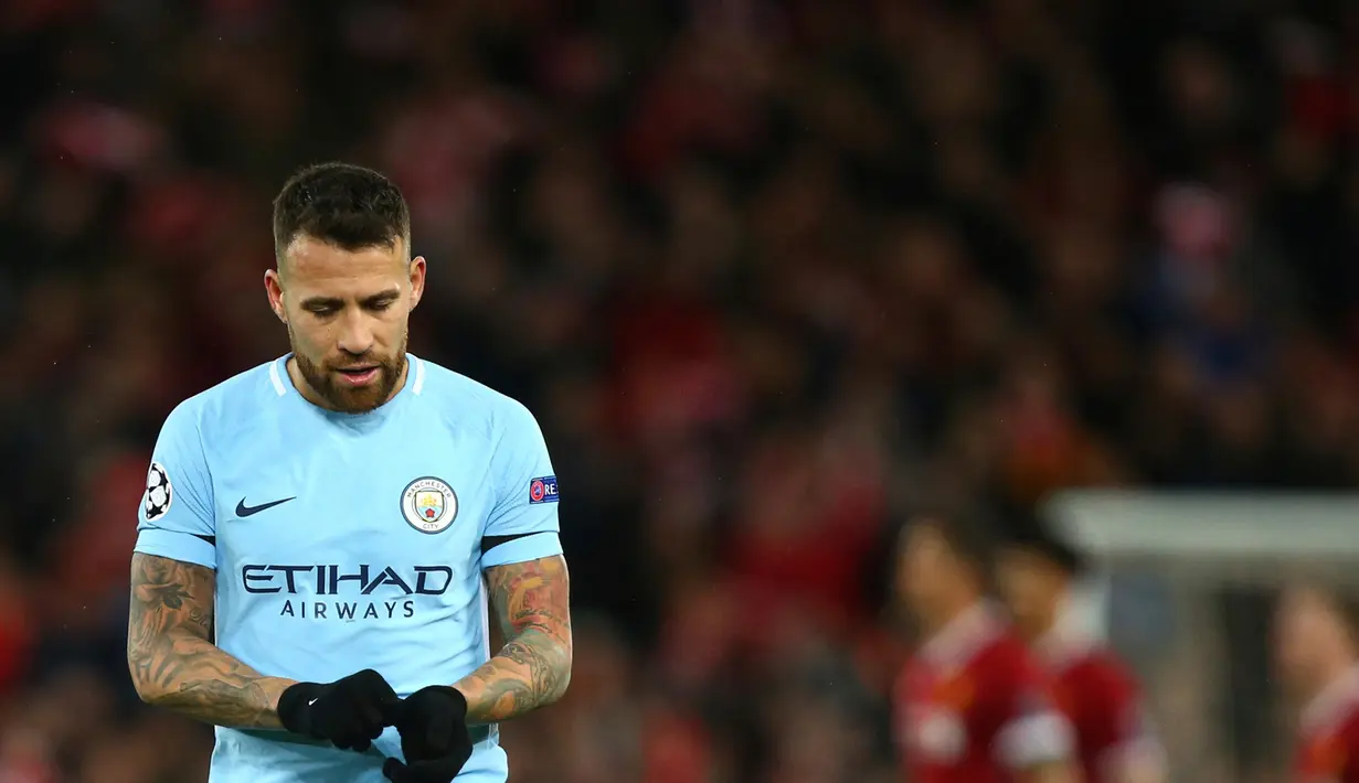 Ekspresi pemain Manchester City Nicolas Otamendi usai dikalahkan Liverpool dalam pertandingan Liga Champions di Anfield, Liverpool (4/4). Liverpool menang 3-0 atas Manchester City. (AFP Photo/Dave Thompson)