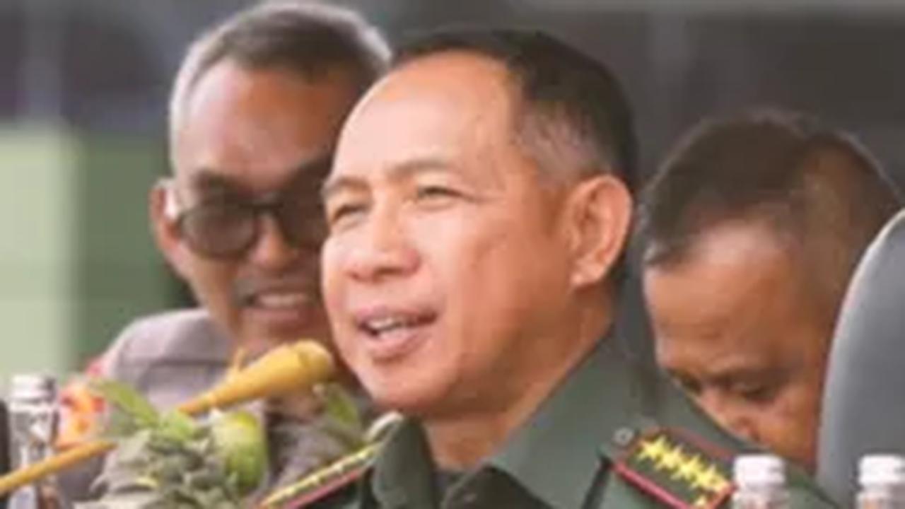 "Jadi jangan dikira perwira itu lebih pintar ya. Itu saja Kopral lebih ini. Tepuk tangan untuk Kopral," kata Agus Subiyanto. <br>