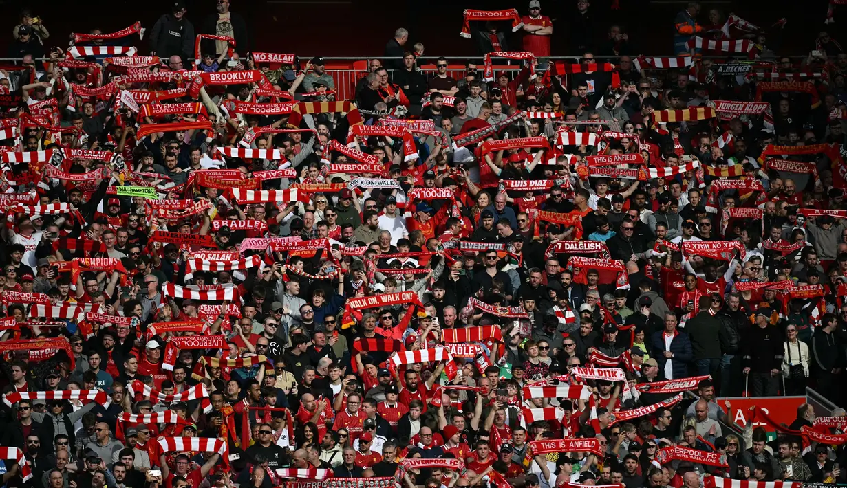 Raihan tiga angka usai menumbangkan Southampton membuat Liverpool tetap bertengger di puncak klasemen Liga Inggris dengan 70 poin dari 29 laga. The Reds unggul 16 poin dari peringkat dua Arsenal. Sementara Southampton berada di dasar klasemen dengan sembilan angka. (Paul ELLIS/AFP)