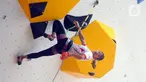 Atlet panjat tebing Indonesia, Sukma Lintang Cahyani berusaha mencapai puncak pada kategori Lead Putri IFSC Climbing Asian Qualifier Jakarta 2023 di Gelora Bung Karno, Jakarta, Sabtu (11/11/2023). (merdeka.com/Arie Basuki)