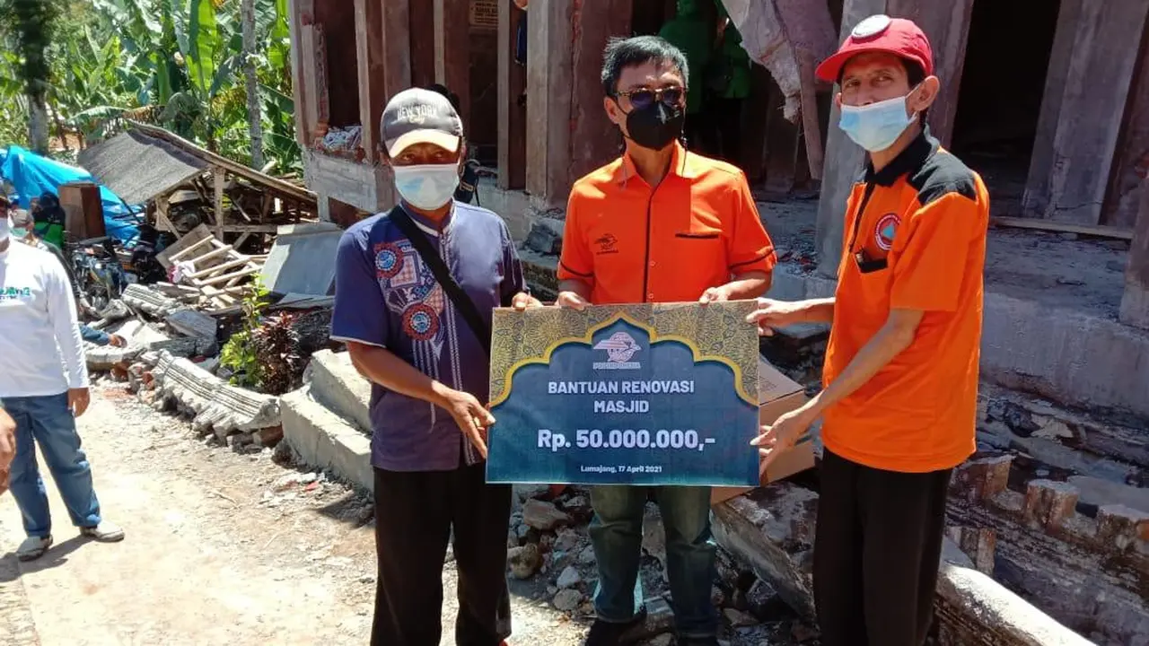 Pos Indonesia Salurkan Bantuan kepada Korban Bencana di Lumajang
