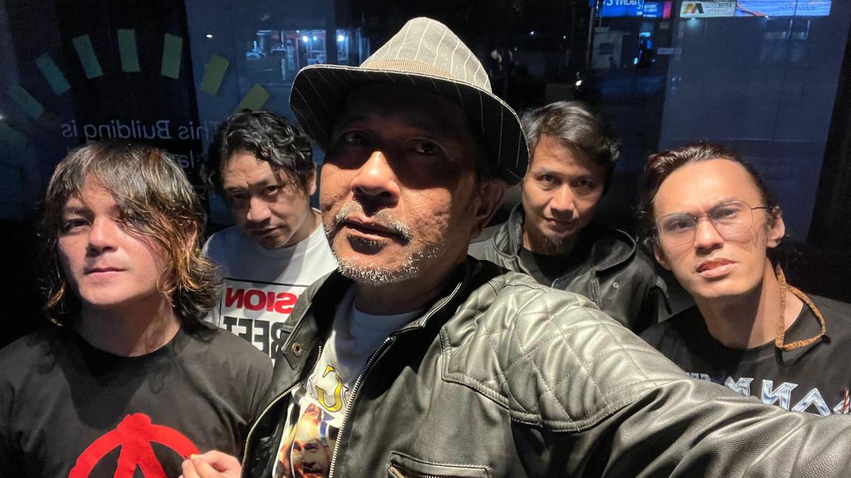 ‎Bunga Rilis Single Sejenak, Langkah Awal Menuju Album Kelima