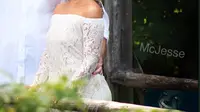 Jesse McLaren memasukkan Pennywise ke dalam foto pertunangan saudara perempuannya (twitter/Jesse McLaren)