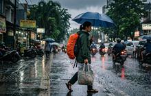 9 Tips Menjaga Tas Tetap Kering Saat Hujan Deras, Mudah Dilakukan