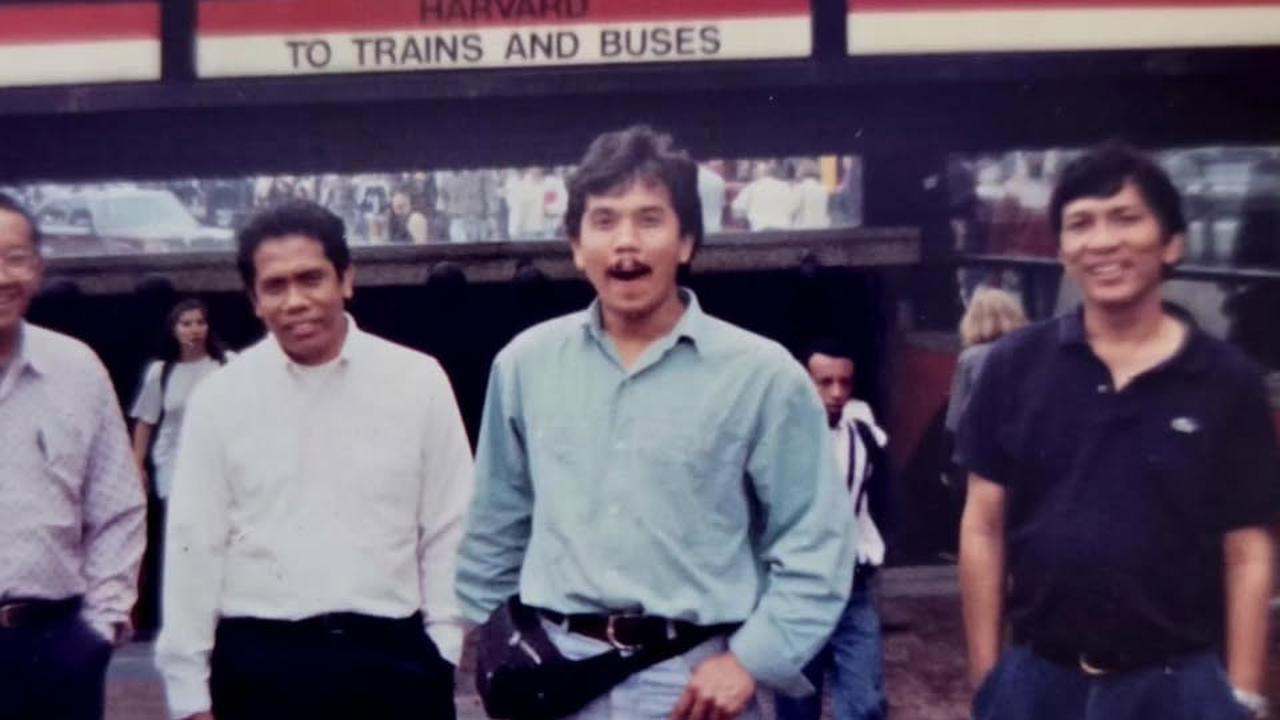 Foto Bersejarah 30 Tahun Lalu di Amerika, Ada Pengacara Top di RI Bersama Aktivis Terkenal