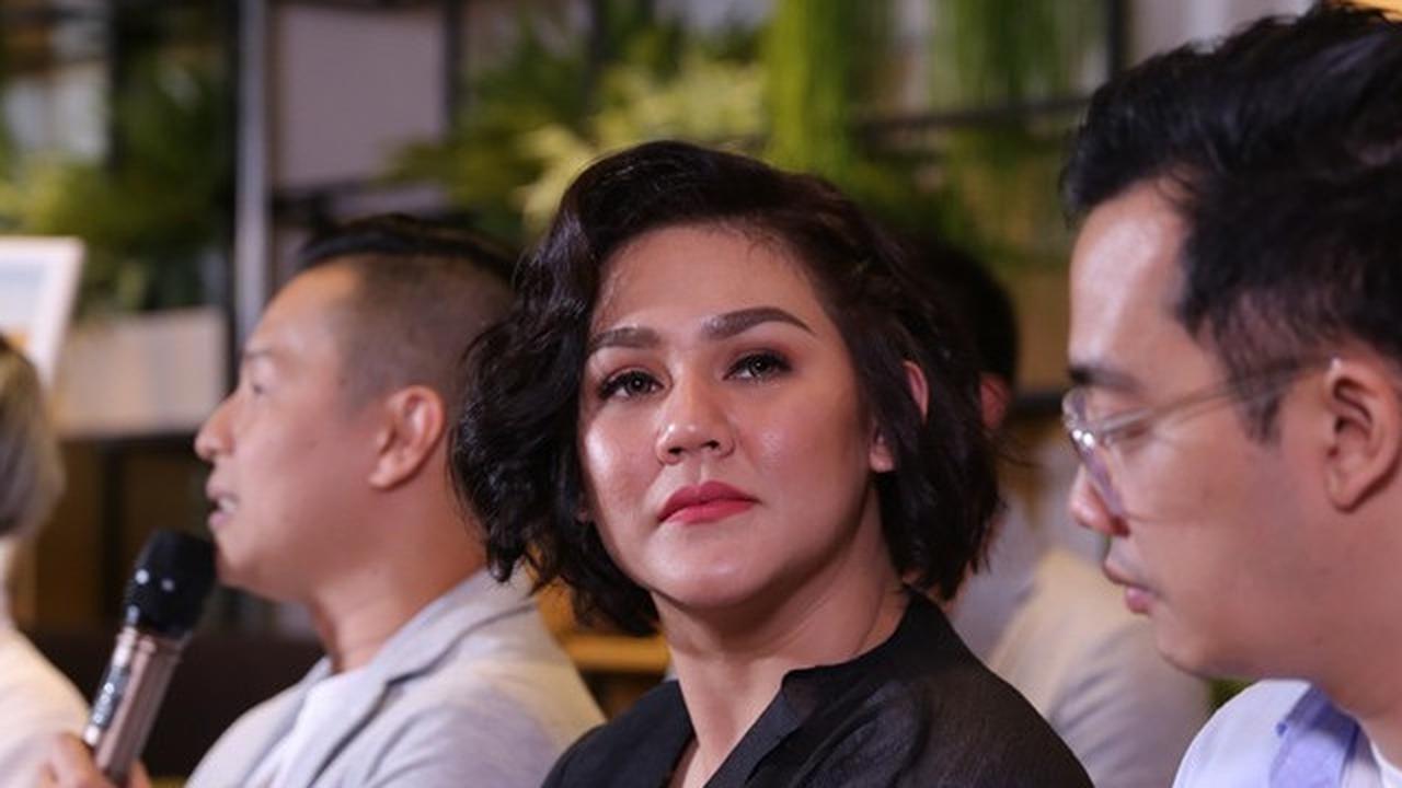 11 Foto Dapur Sissy Priscillia, Desain Interior Serba Putih yang Harmonis dengan Ruang Keluarga