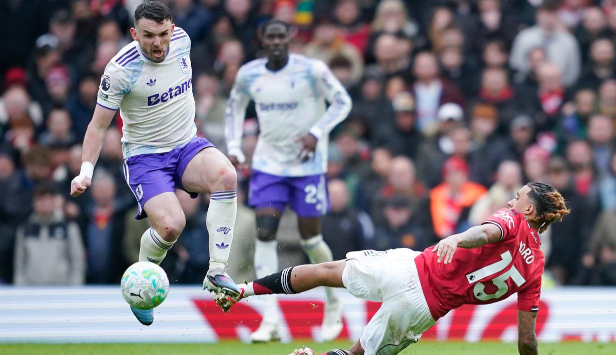 Manchester United semakin menunjukkan konsistensi dalam perburuan tiket ke UEFA Champions League musim depan. Kemenangan meyakinkan atas Aston Villa memperkuat posisi Setan Merah di papan atas klasemen. (AP Photo/Dave Thompson)