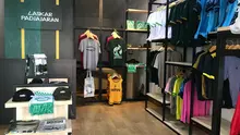 Persikabo 1973 resmi membuka Official Store yang menyediakan Merchandise klub dari mulai jersey original hingga pernak-pernik lainnya. Official store ini berada di Pusat Bisnis Plaza Niaga 1, Sentul City, Babakan Madang, Kabupaten Bogor. (Bola.com/Nandang Permana)