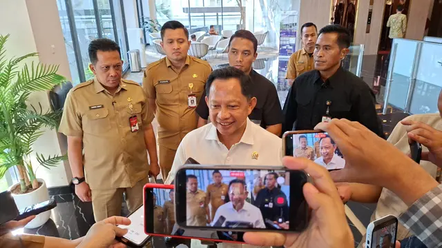Menteri Dalam Negeri (Mendagri) Tito Karnavian ditemui di Kantor Kemenko Perekonomian, Jakarta, Selasa (14/7/2026). (Foto: Liputan6.com/Immanuel Christian)
