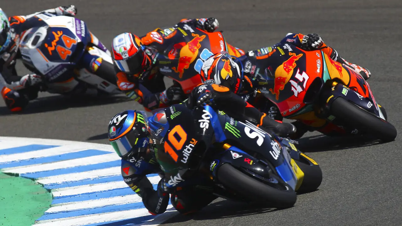 Adik Valentino Rossi, Luca Marini