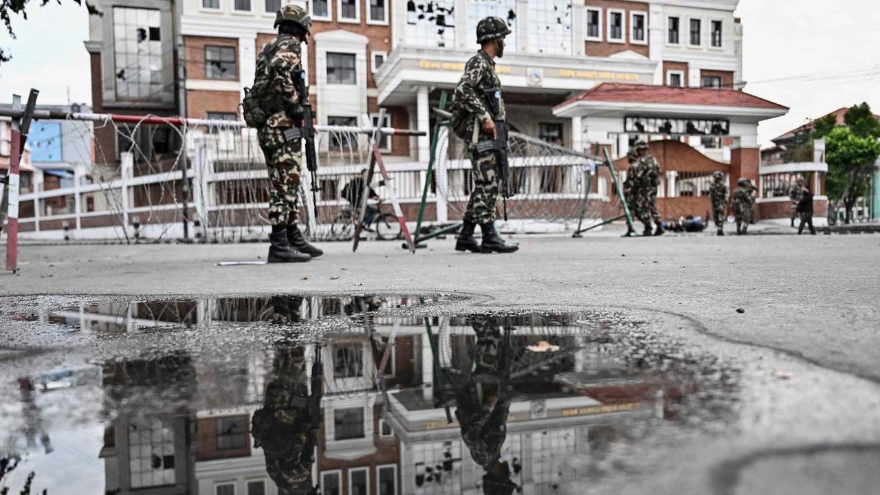 FOTO; Paska Kerusuhan Masif, Militer Nepal Berlakukan Jam Malam Nasional