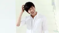 Lee Seung Gi Sempat Berpikir Lakukan Operasi Plastik
