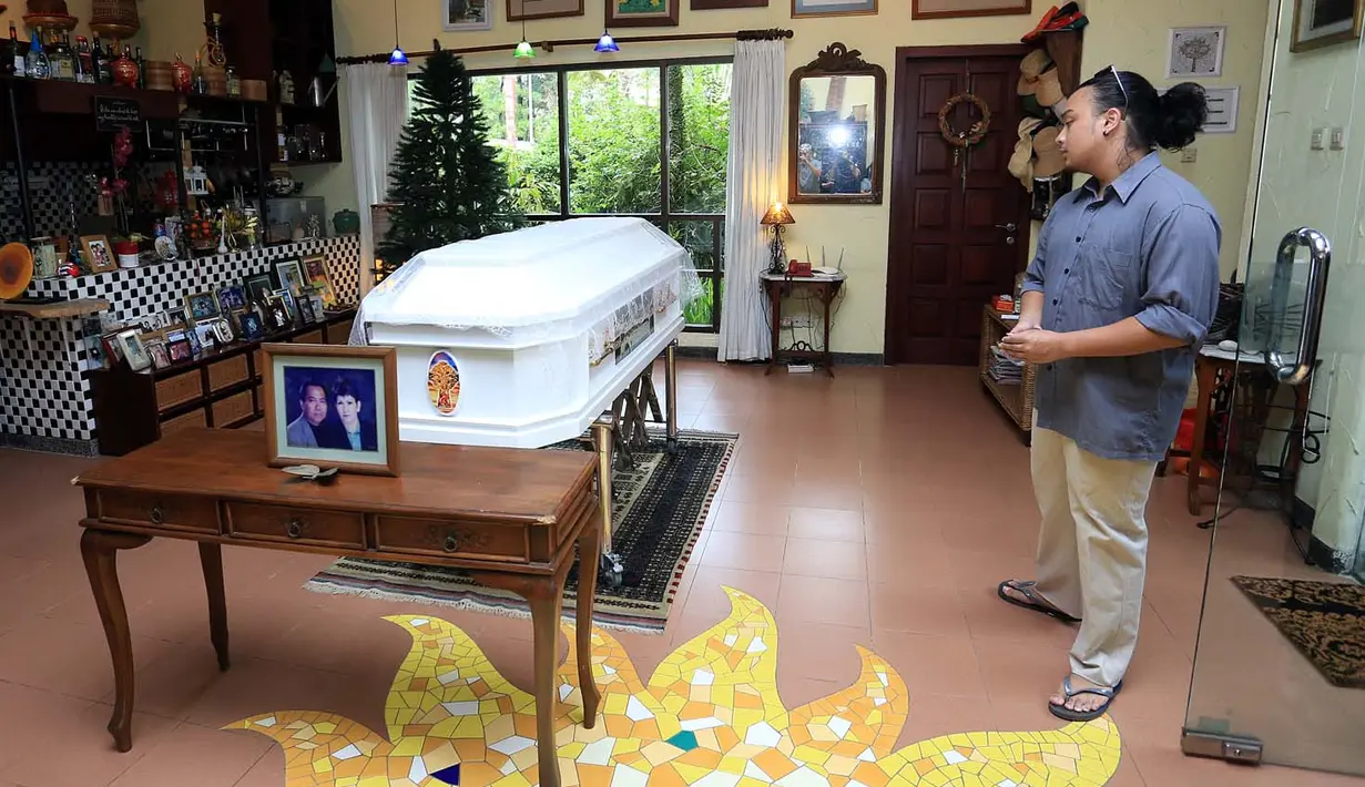 Bondan meninggal dunia pada pukul 09.05 WIB. Setelah keluarga berkumpul, jenazah di bawa ke rumah duka yang terletak di Sentul Bogor Jawa Barat siang harinya. (Deki Prayoga/Bintang.com)