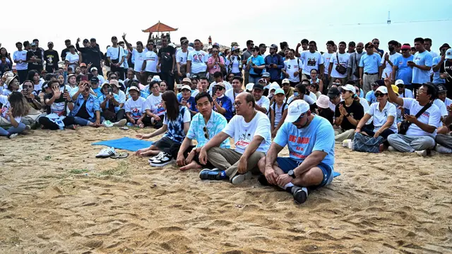 Cawapres Gibran Rakabuming Raka Sambangi Pantai Sanur
