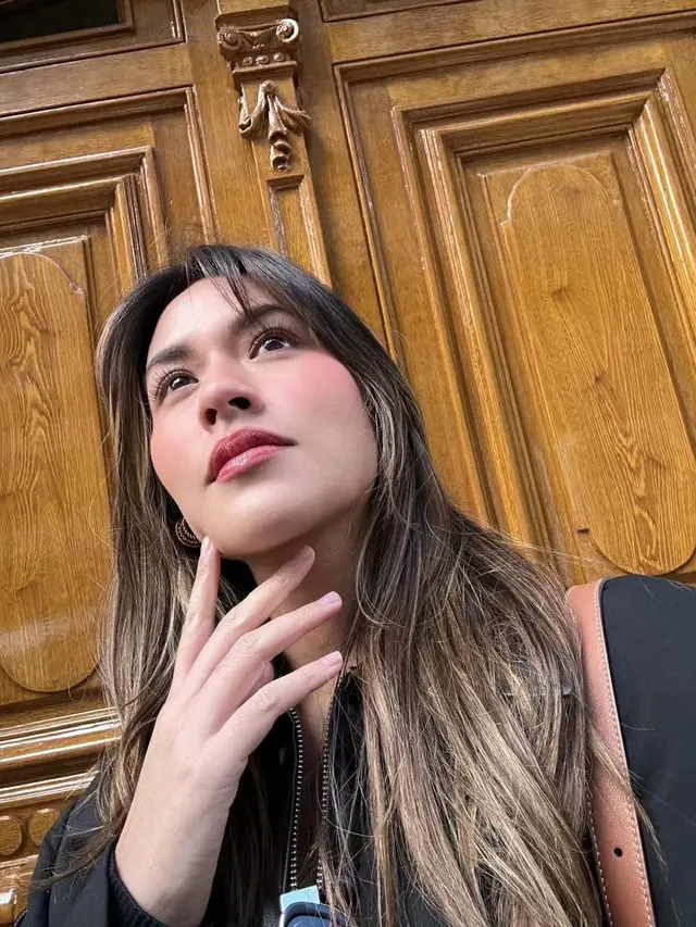 Potret Cantik Manglingi Raisa Saat Dinner di Paris, Tampilan Hidung Mancung Disebut Mirip Angelina Jolie