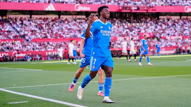 Selebrasi Vinicius Junior usai mencetak gol di laga Sevilla vs Real Madrid di pekan ke-37 Liga Spanyol 2025/2026 di Ramons Sanchez Pizjuan, Senin, 18 Mei 2026 dini hari WIB.