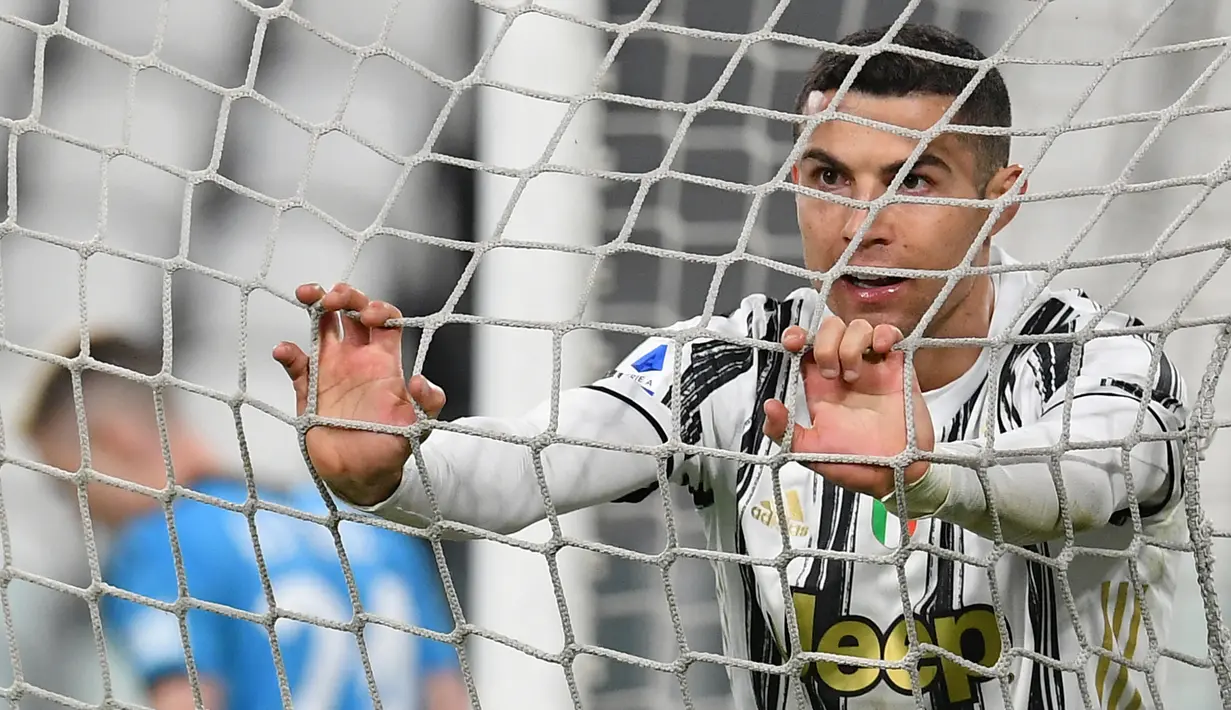Real Madrid melepas Cristiano Ronaldo ke Juventus pada awal musim 2018/2019 dengan nilai transfer sebesar 117 juta euro. Selama 9 musim berseragam Los Blancos, ia total tampil dalam 438 laga di semua ajang dengan torehan 450 gol dan 131 assist. (AFP/Isabella Bonotto)