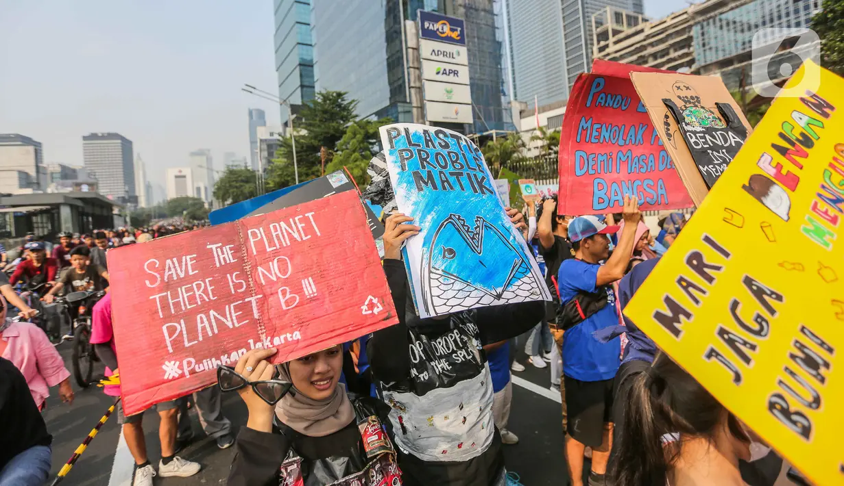 Pawai tersebut dimulai dengan long march dari titik kumpul stasiun MRT Bendungan Hilir sampai Bundaran HI dengan jarak kurang lebih 3,5 kilometer. (Liputan6.com/Faizal Fanani)