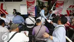 Peserta mengikuti uji SIM dan kir transportasi online di kawasan Monas, Jakarta, Senin (15/8). Kegiatan diadakan menyambut HUT Kemerdekaan RI ke-71 serta menciptakan layanan angkutan umum yang prima dan accountable. (Liputan6.com/Immanuel Antonius)