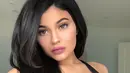 Sejak melahirkan, Kylie terlihat beberapa kali kencan dengan Travis Scott. (instagram/kyliejenner)