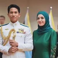 Anisha Rosnah kembali temani Pangeran Mateen jalani tugas resmi kerajaan. Kali ini, Anisha Rosnah tampil santun khas old money saat hadir di ulang tahun kakak Pangeran Mateen [@anis.haikk]