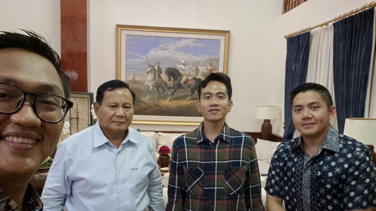 Ketua Umum Partai Demokrat Agus Harimurti Yudhoyono (AHY) mendukung Prabowo Subianto menarik sejumlah partai politik di luar koalisi masuk ke dalam kabinetnya.