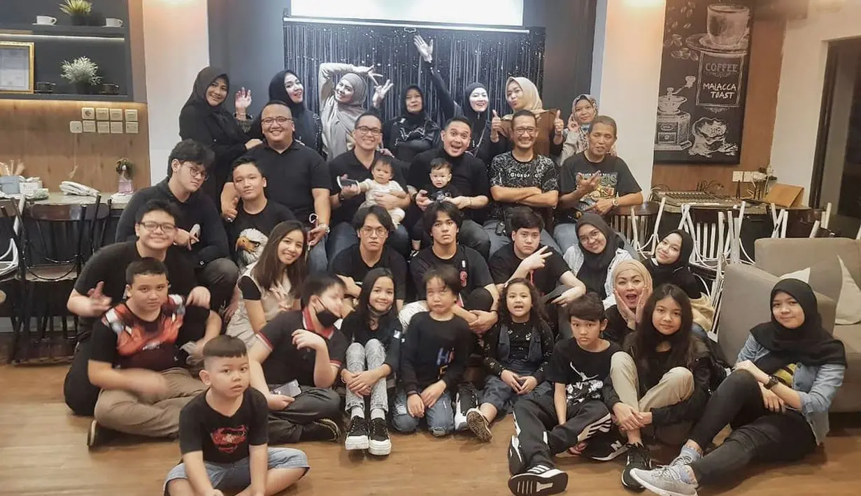 Ultah Fadli dan Fadlan Muhammad ke-44  (Instagram/fadlanmuhammad)