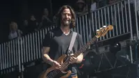 Keanu Reeves sebagai bassist Dogstar di BottleRock Napa Valley Music Festival. (Amy Harris/Invision/AP)