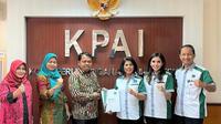 Pengurus Pusat Persatuan Olahraga Berkuda Seluruh Indonesia (PP Pordasi) dan Komisi Perlindungan Anak Indonesia atau KPAI menandatangani MoU Kesepahaman dalam rangka menyelesaikan permasalahan joki cilik pacuan kuda di Jakarta, Rabu (16/3/2022). (foto: Ge