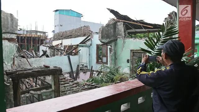 Terlalu Tua, Gedung SMPN 32 Pekojan Jakarta Barat Roboh
