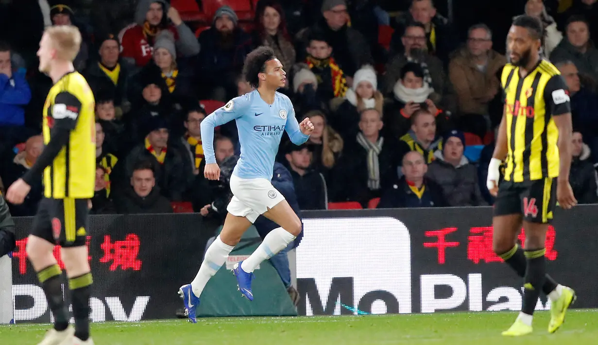 Gelandang Manchester City, Leroy Sane berselebrasi usai mencetak gol ke gawang Watford pada lanjutan Liga Inggris di stadion Vicarage Road (4/12). City menang tipis atas Watford 2-1. (AP Photo/Frank Augstein)