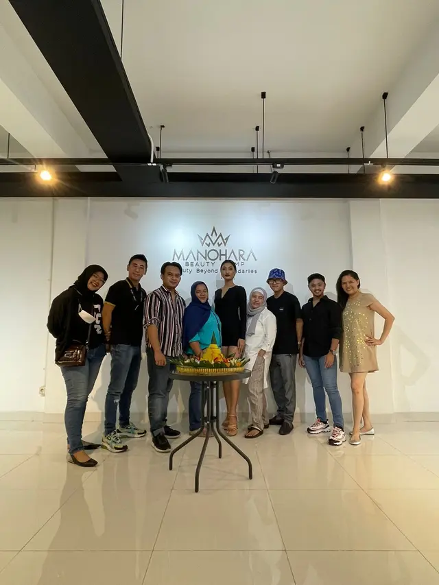 Riskyana Hidayat menjalani pelatihan di Manohara Beauty Camp Pageant Training (ist)