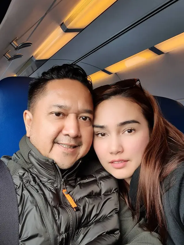 Potret Romantis Franky Sihombing dan Feby Febiola