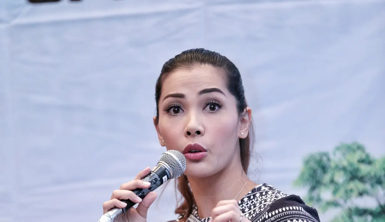 Menurut perkiraan, perempuan 36 tahun itu akan melahirkan pada pertengahan bulan Juni ini. Pemeran film Andai Ia Tahu itu berharap anak ketiganya berjenis kelamin laki-laki. (Adrian Putra/Bintang.com)