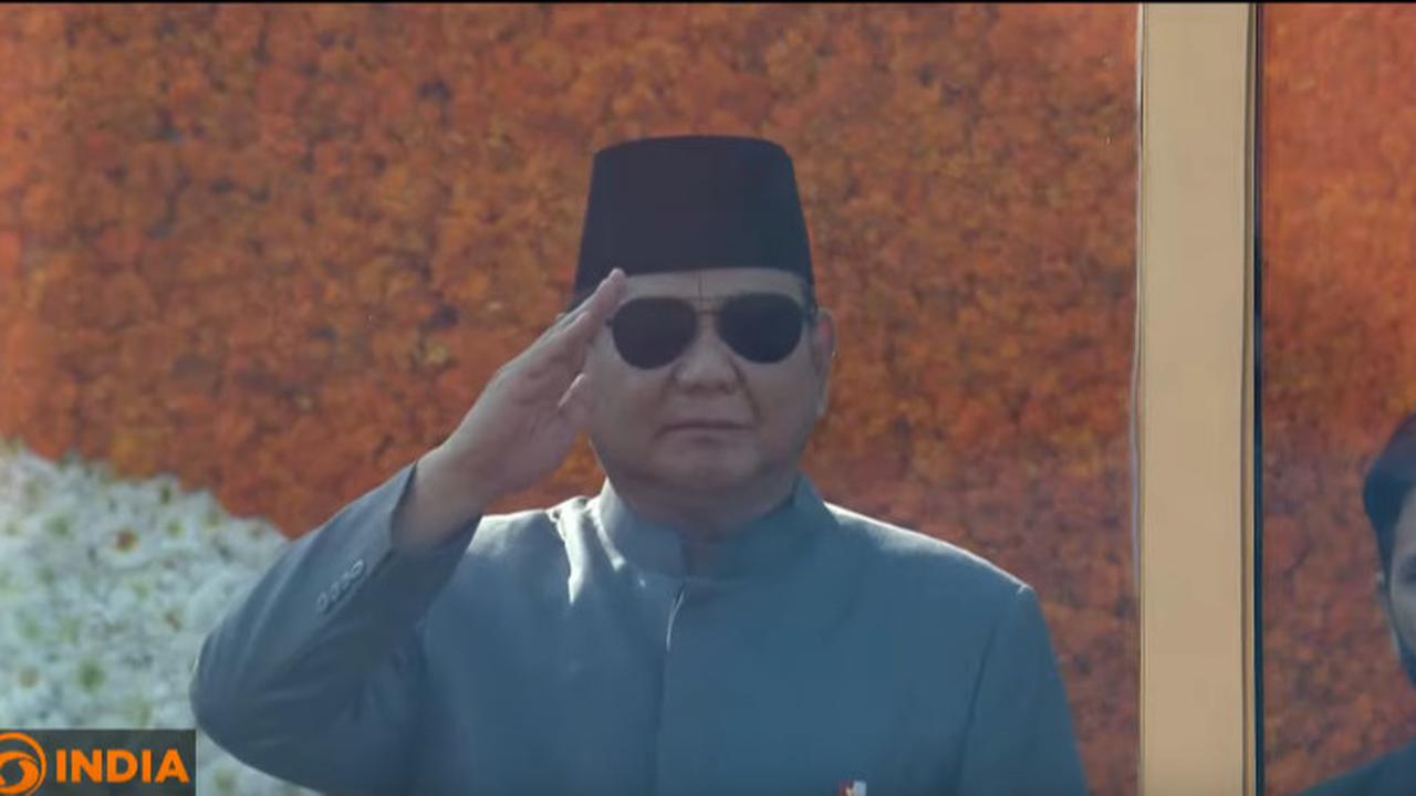 Prabowo Langsung Berdiri Beri Hormat, Kekompakan Prajurit TNI & Akmil Unjuk Gigi di Parade Militer HUT India Sampai Dipuji Komentator