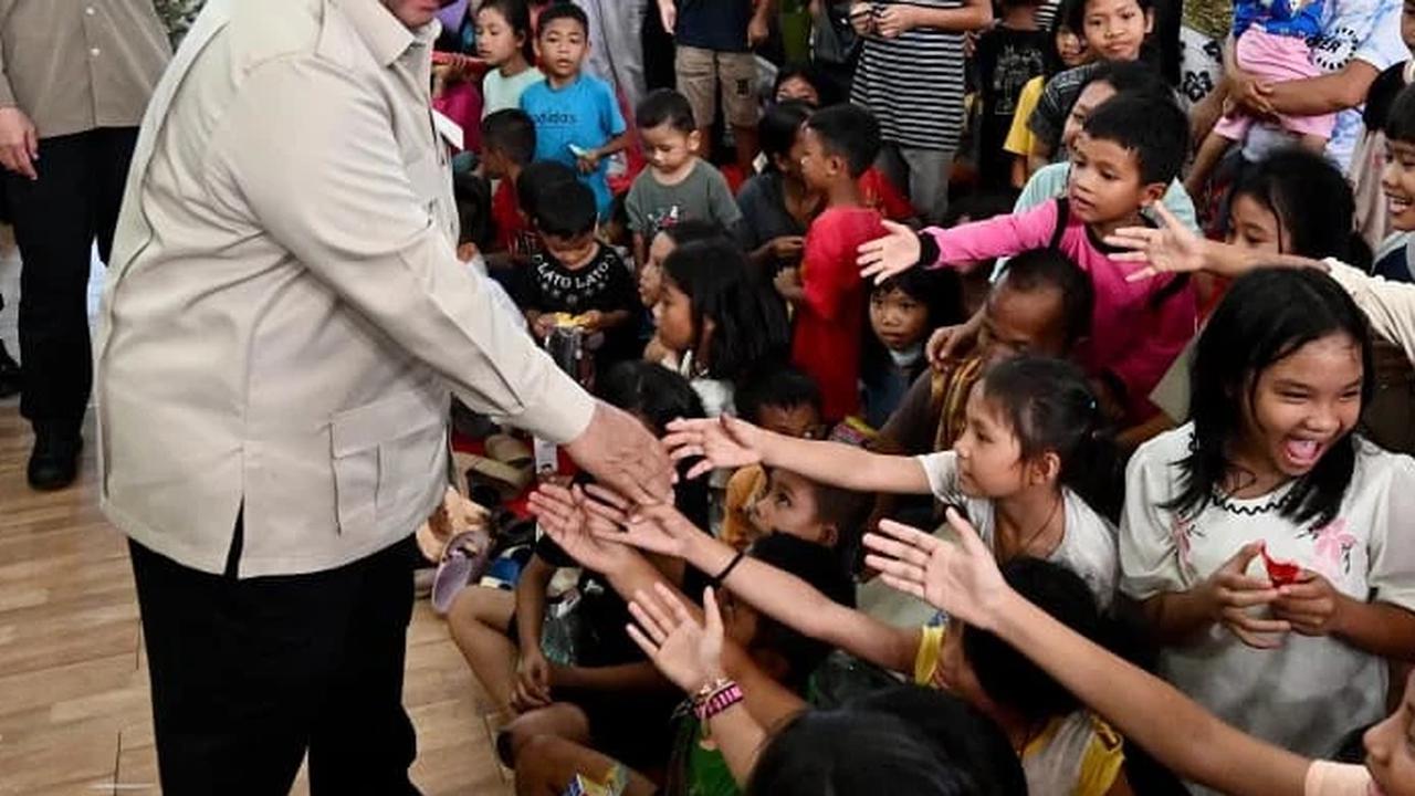 Prabowo tinjau pengungsian korban banjir sumatera