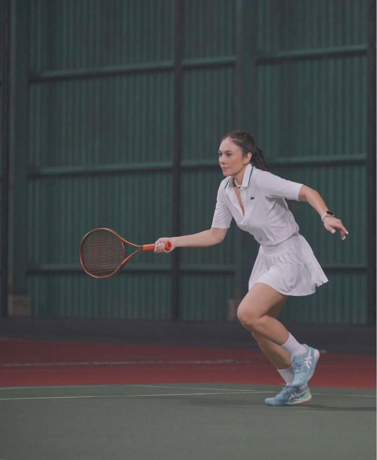 5 Potret Wulan Guritno Main Tenis Rahasia Body Goals yang Bikin Netizen Kagum