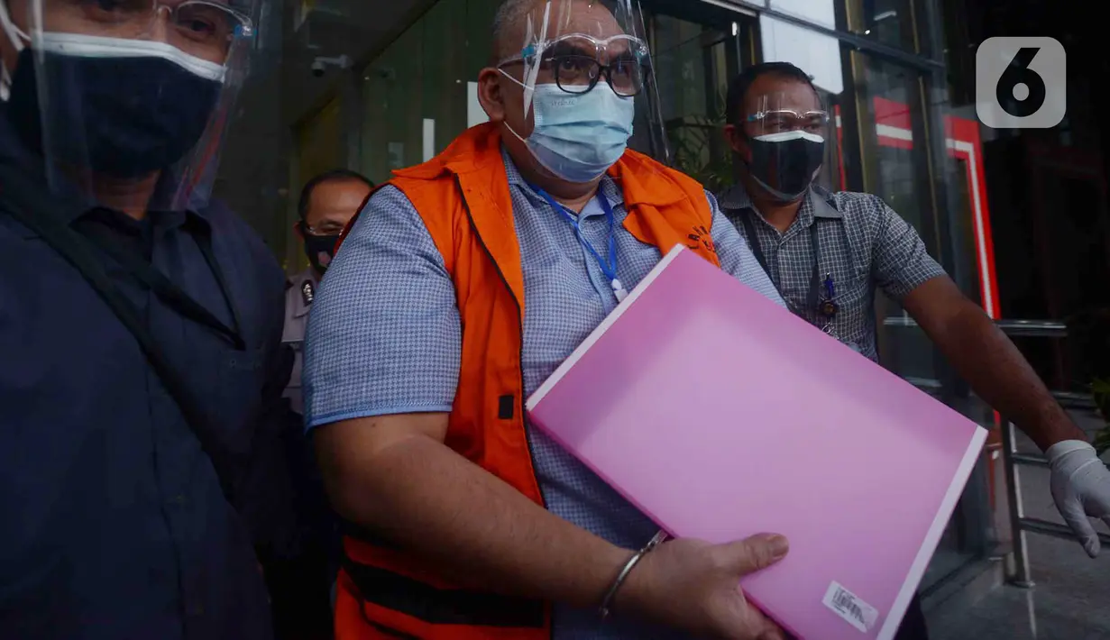 Mantan Anggota Komisi IX DPR RI Irgan Chairul Mahfiz (ICM) usai menjalani pemeriksaan di gedung KPK, Jakarta, Rabu (11/11/2020). Irgan ditahan terkait pengembangan kasus tindak pidana korupsi pengurusan DAK APBN-P 2017 dan APBN 2018 untuk kabupaten Labuhanbatu Utara. (merdeka.com/Imam Buhori)