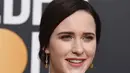 Rachel Brosnahan tersenyum saat tiba menghadiri 76th Golden Globe Awards di Beverly Hills, California (7/1). Aktris 28 tahun ini tampil cantik menggenakan gaun panjang berwarna kuning. (AP Photo/Jordan Strauss)