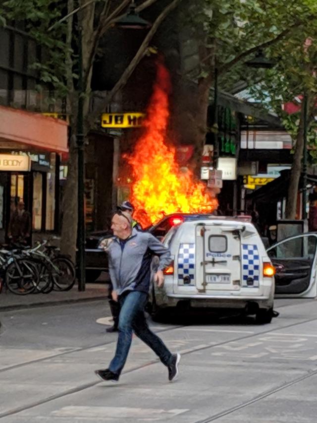 Teroris Bakar Mobil dan Tikam Pejalan Kaki di Melbourne, 1 Tewas