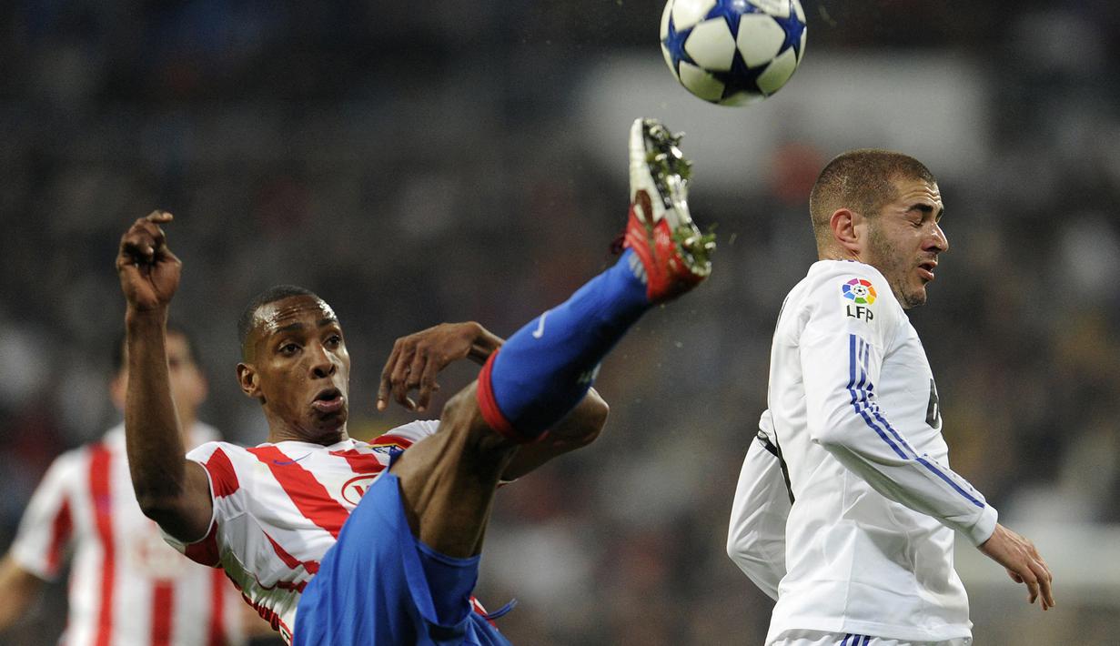 Luis Amaranto Perea. Bek yang menjadi legenda Atletico Madrid ini didatangkan dari Boca Juniors pada awal musim 2004/2005. Selama total 8 musim hingga 2011/2012 telah bermain dalam 304 penampilan di semua ajang kompetisi. (AFP/Javier Soriano)