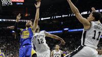 Stephen Curry saat melawan San Antonio Spurs  pada laga Final NBA wilayah Barat, Senin (22/5/2017) (AP Photo/Eric Gay)
