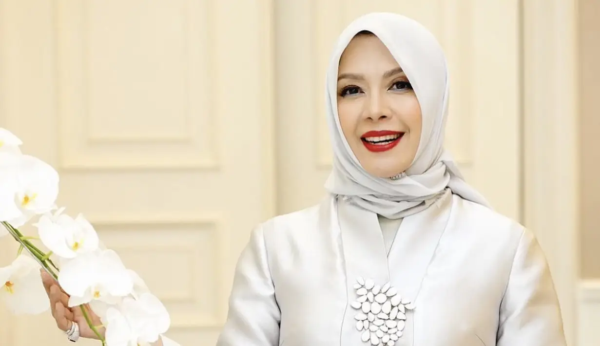 <p>Mencari inspirasi kebaya hijab? instpirasi dari Nur Asia Uno kali ini bisa jadi inspirasi yang menjanjikan. [Instagram/ Nur Asia Uno]</p>