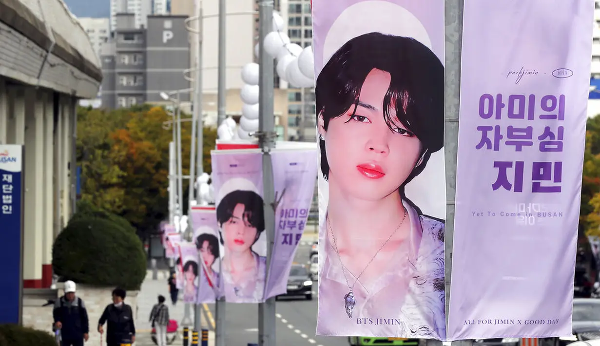 Banner Jimin di Busan. (Foto: Sang Duck-chul/Yonhap via AP)