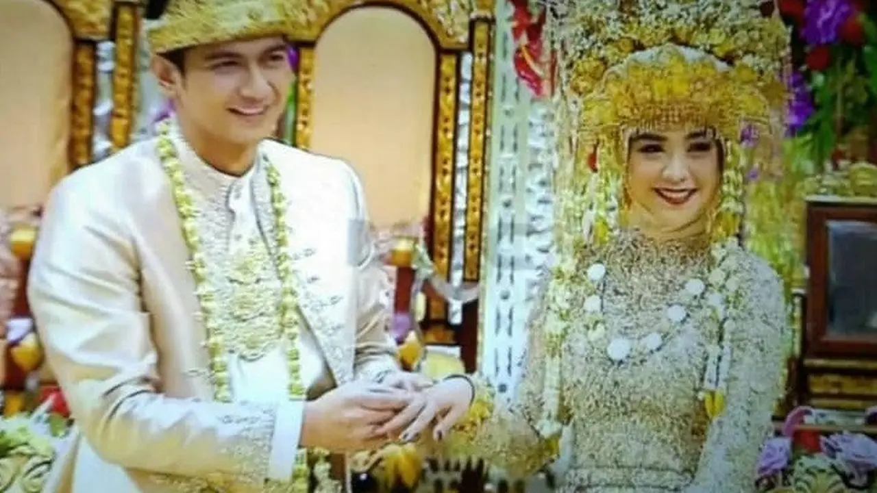 Bersentuhan Pertama Kali, Ini 6 Momen Bahagia Ria Ricis dan Teuku Ryan Usai Akad